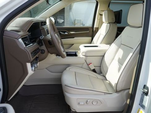 Used 2023 GMC Yukon Denali w/ Advanced Technology Package AWD/4WD image 13