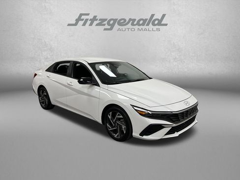 Used 2025 Hyundai Elantra Sport FWD image 9