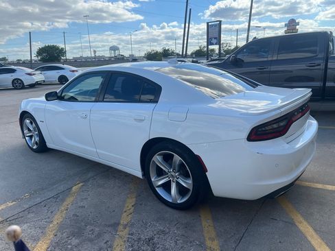 Used 2018 Dodge Charger R/T RWD image 4