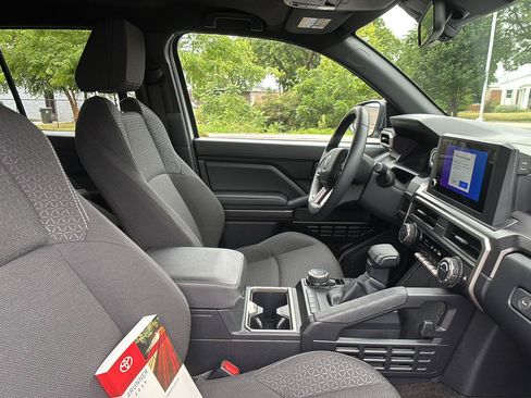 Used 2025 Toyota 4Runner SR5 AWD/4WD image 24