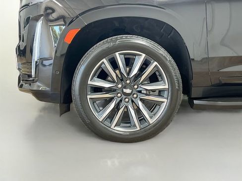 Used 2022 Cadillac Escalade ESV Sport AWD/4WD image 33