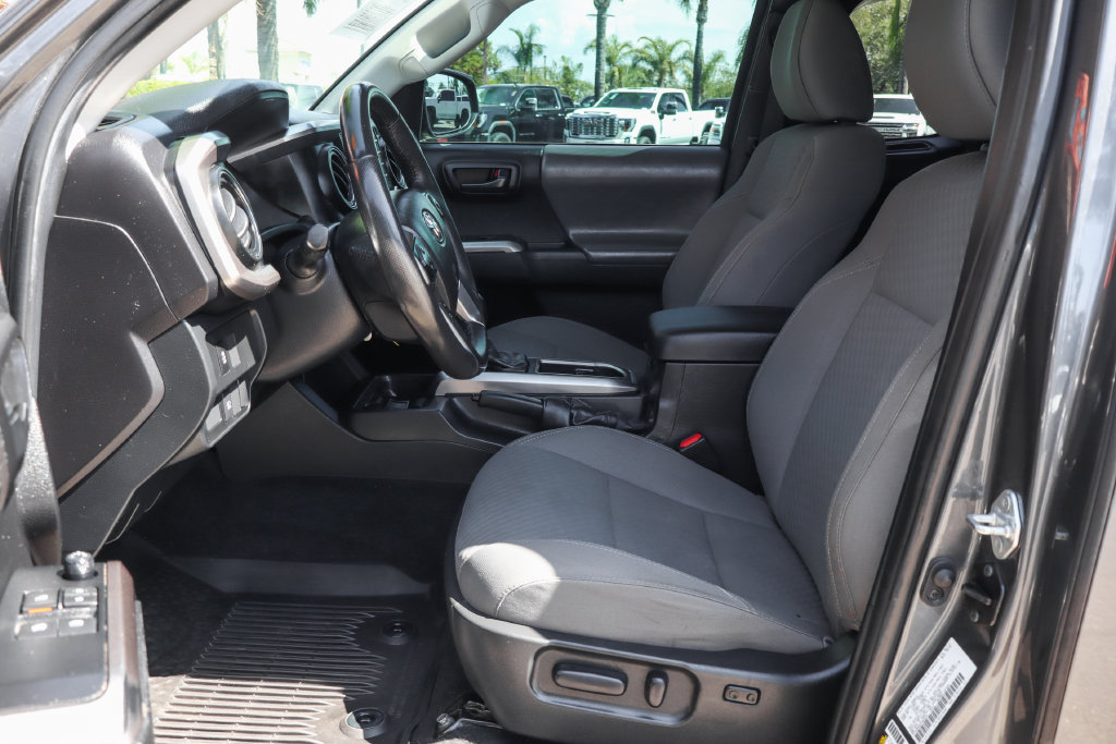 Used 2022 Toyota Tacoma SR5 AWD/4WD image 19