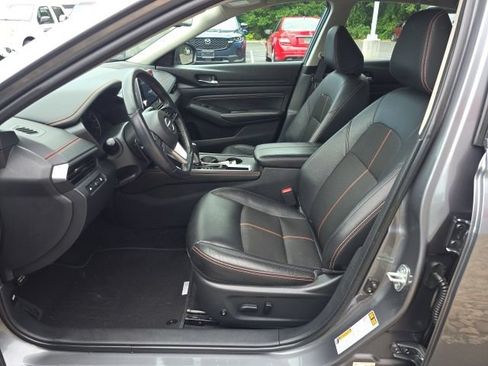 Used 2019 Nissan Altima 2.5 SR FWD image 11