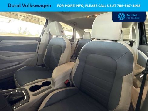 Used 2025 Volkswagen Jetta SE image 14