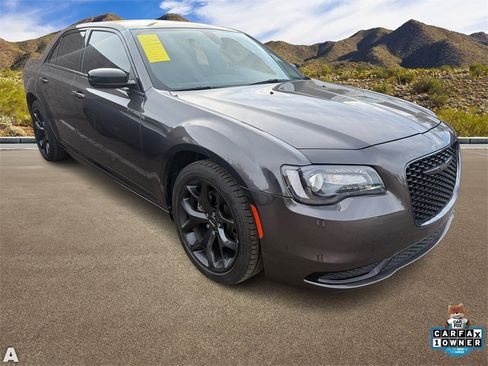 Used 2023 Chrysler 300 Touring w/ Sport Appearance Package image 5