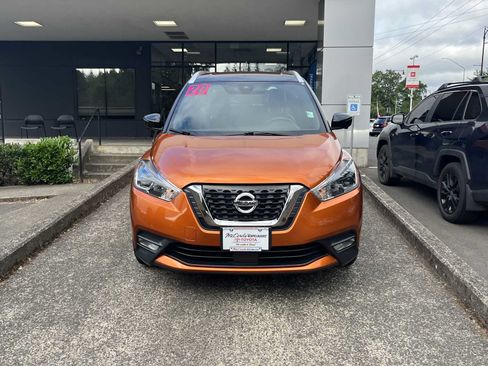 Used 2020 Nissan Kicks SR w/ SR Premium Package FWD image 2