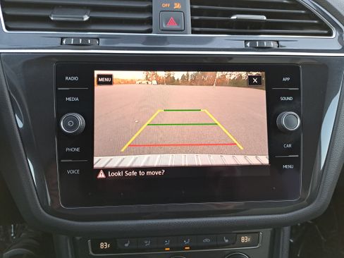 Certified 2019 Volkswagen Tiguan SE w/ Panoramic Sunroof Package image 24