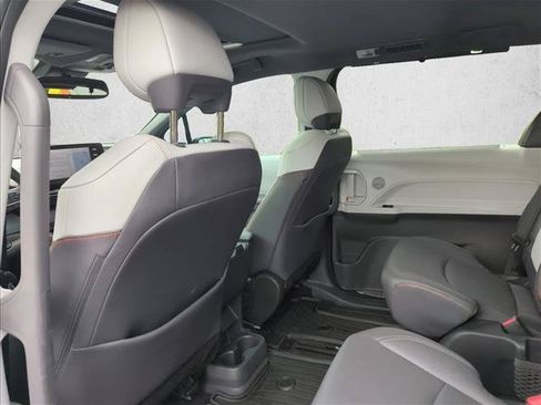 Used 2024 Toyota Sienna XSE w/ XSE Plus Package FWD image 22