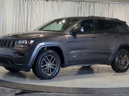 Used 2016 Jeep Grand Cherokee Laredo 75th Anniversary image 5