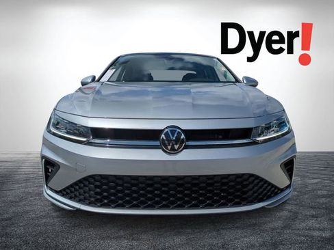 Used 2025 Volkswagen Jetta SE FWD image 9