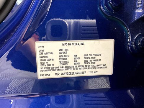 Used 2024 Tesla Model Y Long Range AWD/4WD image 19