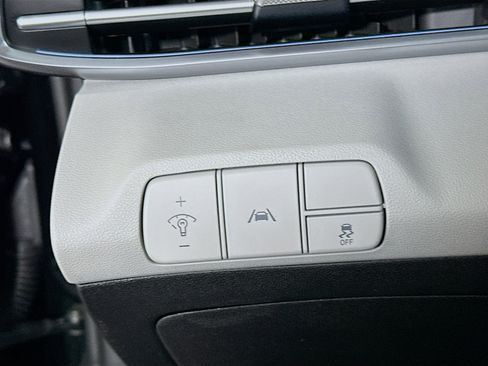 Used 2023 Hyundai Elantra Limited image 16