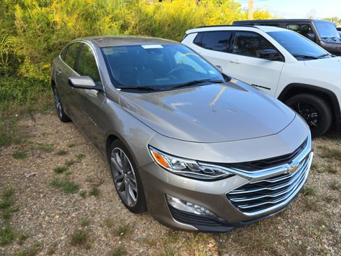 Used 2024 Chevrolet Malibu LT FWD image 1