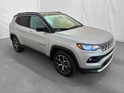 Used 2025 Jeep Compass Limited AWD/4WD image 10
