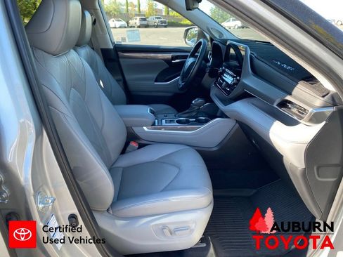 Used 2021 Toyota Highlander Platinum AWD/4WD image 16