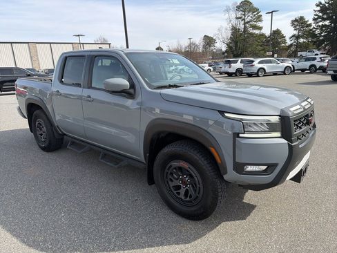 Used 2025 Nissan Frontier PRO-4X w/ Pro Premium Package image 9