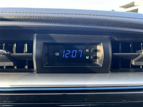 Used 2016 Toyota Corolla LE image 27