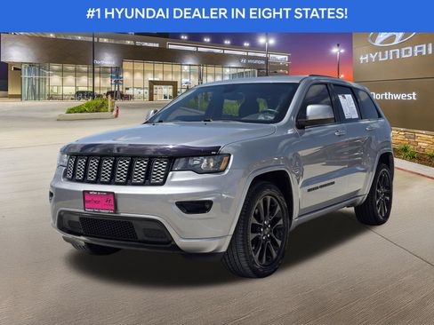 Used 2018 Jeep Grand Cherokee Altitude AWD/4WD image 2
