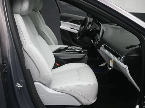 Certified 2025 Cadillac Lyriq Luxury AWD/4WD image 11