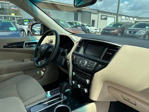 Used 2016 Nissan Pathfinder SV FWD image 8