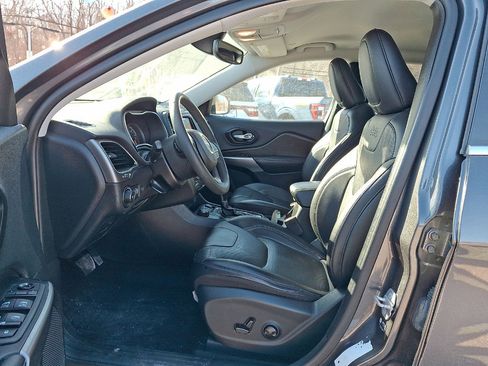 Certified 2022 Jeep Cherokee Latitude Lux w/ Mopar Interior Package image 11