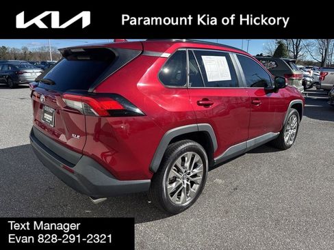 Used 2020 Toyota RAV4 XLE Premium image 7