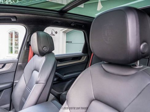 Used 2024 Porsche Cayenne S image 32