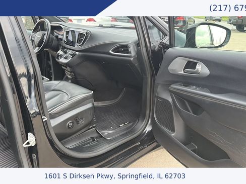 Used 2018 Chrysler Pacifica Limited w/ Advanced Safetytec Group FWD image 84