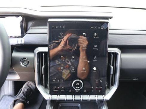 New 2026 GMC Acadia Elevation w/ Elevation Premium Package FWD image 18