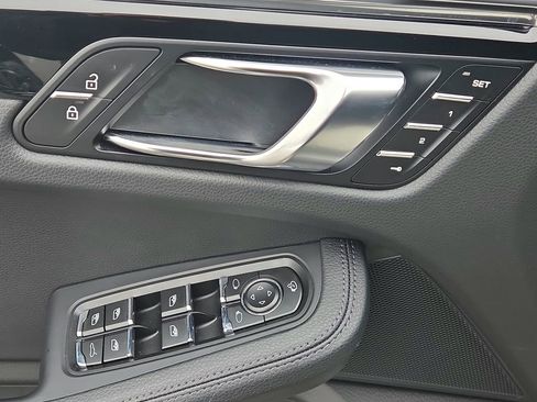 Certified 2025 Porsche Macan S image 7