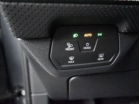 Used 2025 Volkswagen Atlas Cross Sport SE image 44