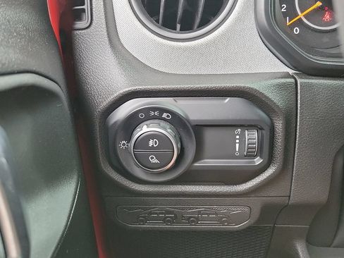 Used 2024 Jeep Gladiator Sport AWD/4WD image 15