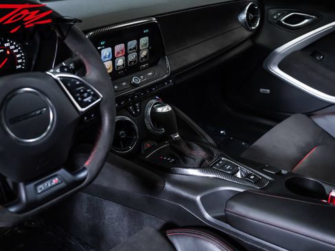 Used 2018 Chevrolet Camaro ZL1 RWD image 29
