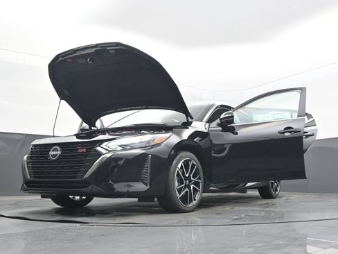 Certified 2025 Nissan Sentra SR FWD image 39