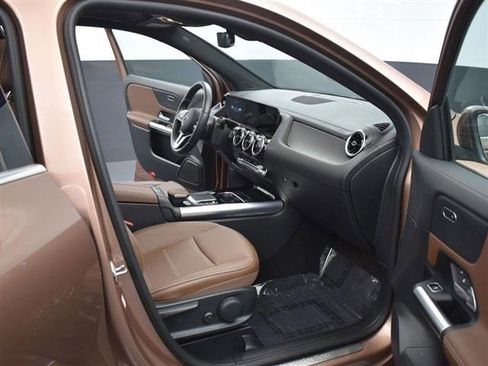 Used 2022 Mercedes-Benz GLA 250 4MATIC w/ Premium Package Lite image 23