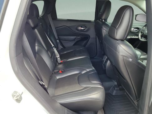 Used 2021 Jeep Cherokee Latitude Plus AWD/4WD image 30