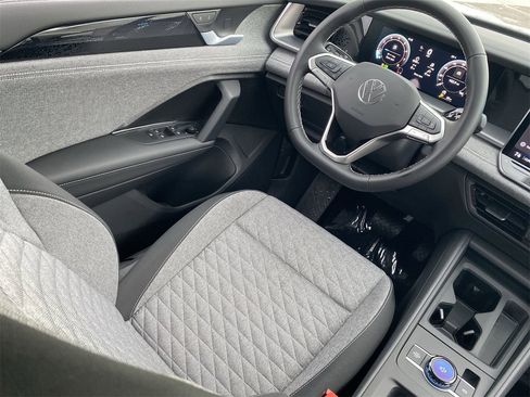 New 2026 Volkswagen Tiguan S image 10