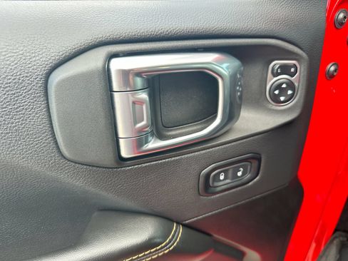 Used 2025 Jeep Wrangler Unlimited Sahara w/ Safety Group AWD/4WD image 13