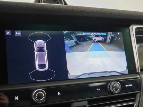 Used 2024 Porsche Macan image 31