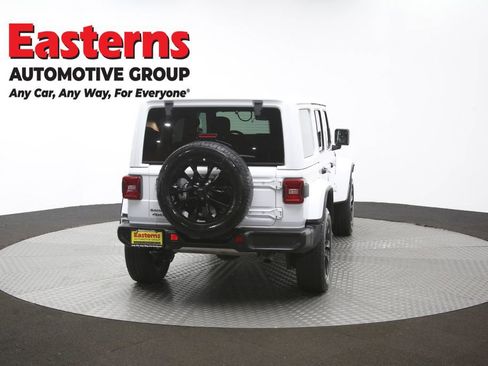 Used 2025 Jeep Wrangler Unlimited Sahara w/ Safety Group AWD/4WD image 40