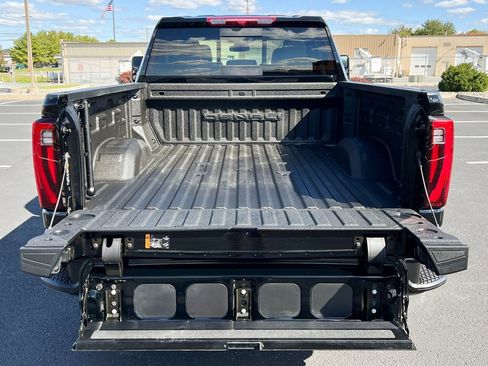 Used 2024 GMC Sierra 2500 Denali image 11