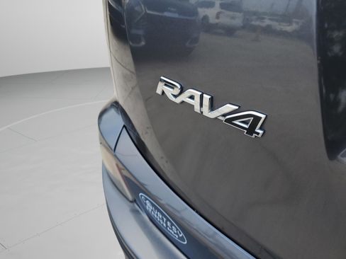 Used 2016 Toyota RAV4 LE image 28