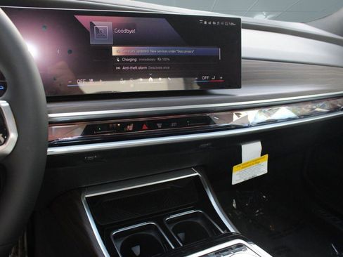 New 2026 BMW 750e xDrive image 22