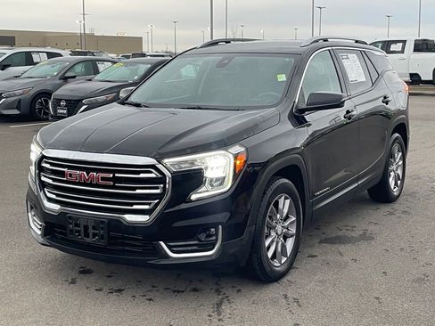 Used 2023 GMC Terrain SLT image 3