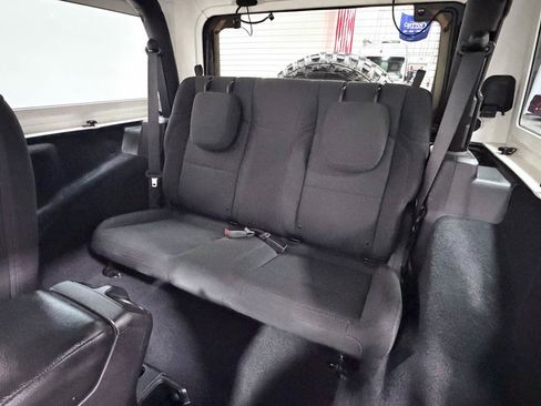 Used 2018 Jeep Wrangler Sport AWD/4WD image 31