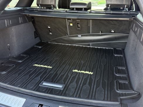 Used 2022 Land Rover Range Rover Velar R-Dynamic S image 32