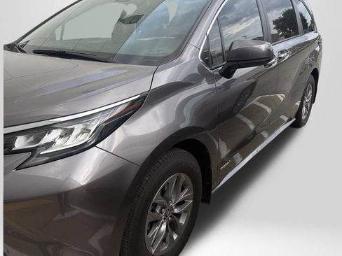 Used 2021 Toyota Sienna XLE w/ XLE Plus Package FWD image 1