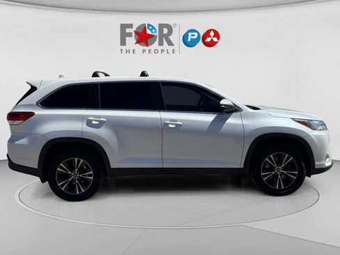 Used 2019 Toyota Highlander Plus FWD image 6