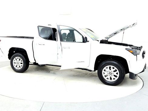 Certified 2025 Toyota Tacoma SR5 image 12