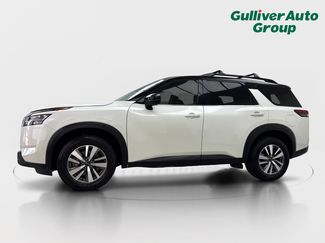 Used 2023 Nissan Pathfinder SL FWD video 2
